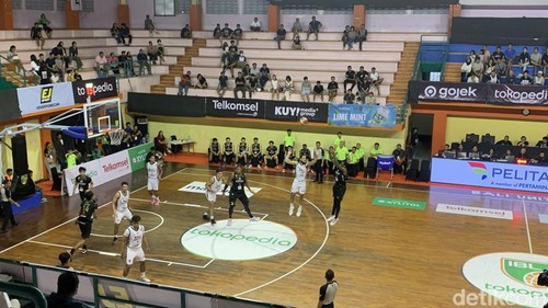 Bali United Basketball meraih kemenangan melawan Pasific Caesar Surabaya di Gor Merpati, Denpasar, Minggu (12/5/2024).