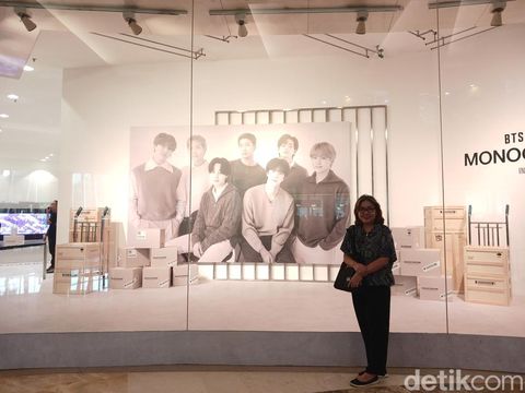 BTS POP-UP MONOCHROME IN JAKARTA