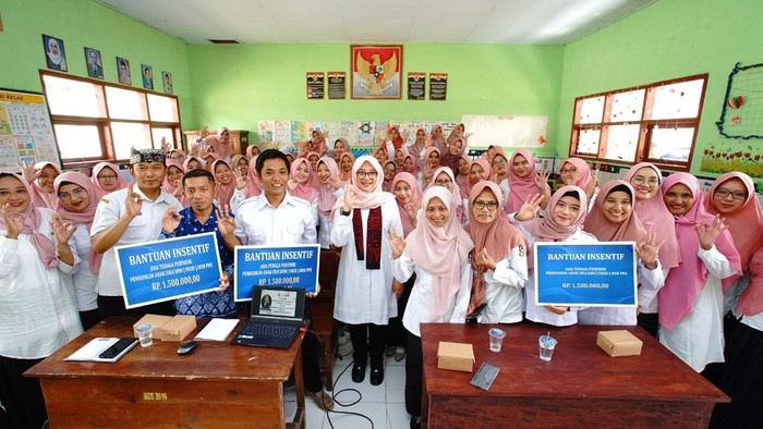 Bupati Banyuwangi Salurkan Insentif Rp 7,2 Miliar ke 1.200 Guru PAUD