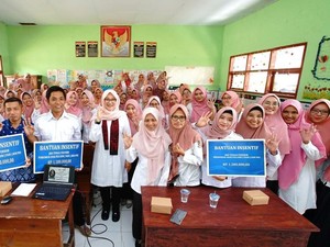 Bupati Banyuwangi Salurkan Insentif Rp 7,2 Miliar ke 1.200 Guru PAUD