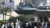 Hal ini membuat kawasan CFD jauh lebih ramai dari biasanya.
