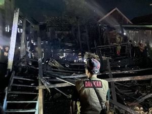 4 Rumah Terbakar di Kampung Bajo Bone, Diduga Akibat Korsleting Listrik