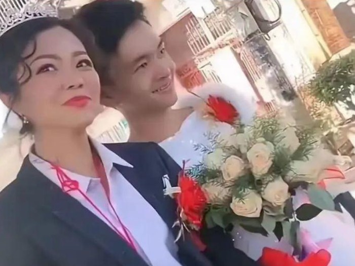 Foto pernikahan pasangan Truong Cuong dan Tieu Hong, mendadak jadi atensi warganet.