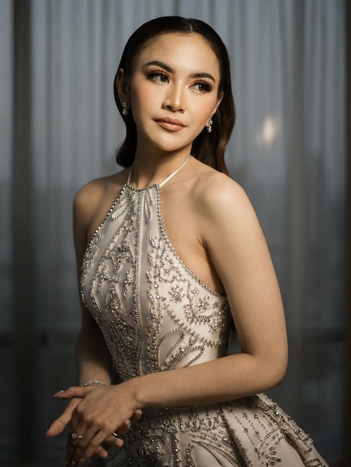 Gaun Resepsi Mahalini Gaun Resepsi Mahalini.