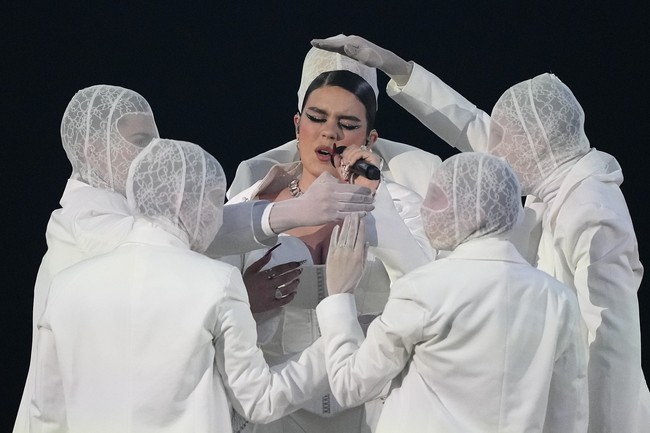 Palestina juga mendapat dukungan Iolanda lewat pernyataan gayanya. Sorotan pun tertuju pada kukunya. (Foto: AP Photo/Martin Meissner)