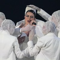 Palestina juga mendapat dukungan Iolanda lewat pernyataan gayanya. Sorotan pun tertuju pada kukunya. (Foto: AP Photo/Martin Meissner)