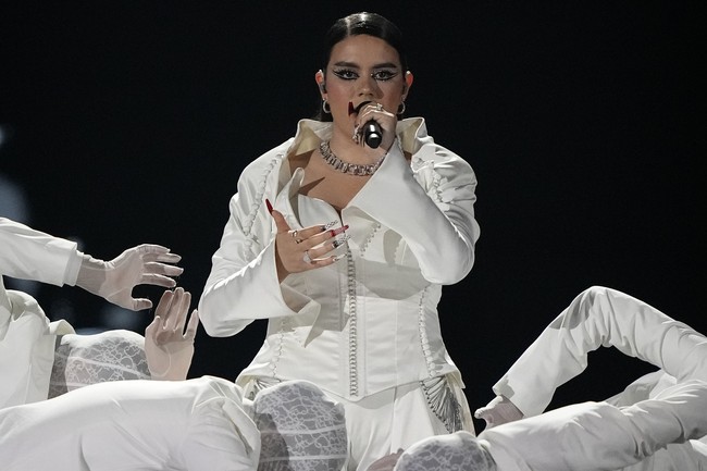 Iolanda berhasil maju ke babak final Eurovision 2024 yang digelar di Malmo, Swedia, pada Sabtu (11/5/2024). Busana serba putih menjadi andalan perempuan 29 tahun itu. (Foto: AP Photo/Martin Meissner)