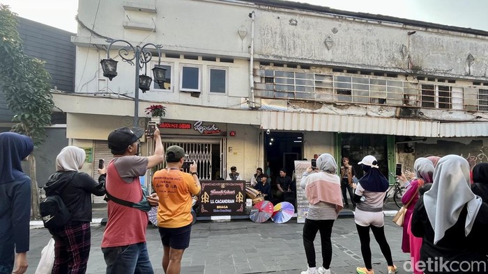 Jalan Braga bebas kendaraan.