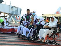 Video 376 Calon Jemaah Haji Kloter Pertama Jatim Terbang dari Juanda