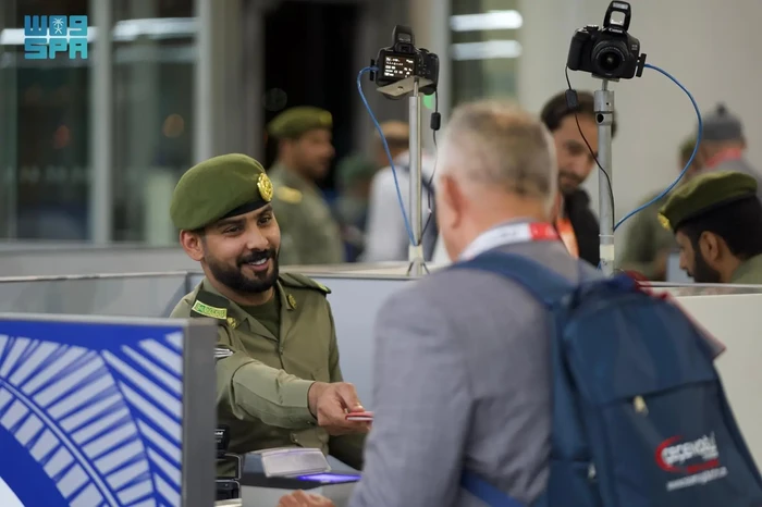 Jemaah haji asal Turki tiba di Bandara Internasional Pangeran Mohammed bin Abdulaziz di Madinah, Kamis (9/5/2024).