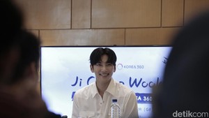 Sebelum datang ke LOTTE Mal, Jakarta Selatan, hari ini, Minggu (12/5/2024), Ji Chang Wook sempat mampir ke Labuan Bajo juga loh! Atmi Ahsani Yusron/detikpop