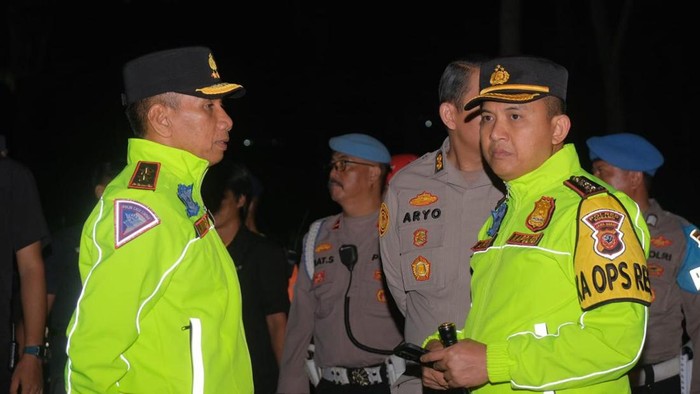 Kapolda Jabar, Irjen Pol Dr Akhmad Wiyagus pimpin proses evakuasi korban kecelakaan bus di Subang (dok.ist)