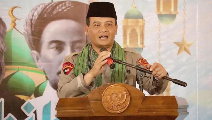 Kapolda Jateng Irjen Ahmad Luthfi menghadiri deklarasi Pilkada Damai oleh tokoh NU dan Muhammadiyah Jepara di wilayah Desa Bandengan, Kabupaten Jepara. Minggu (12/5/2024).