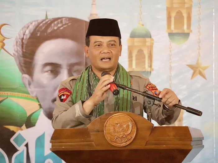 Kapolda Jateng Irjen Ahmad Luthfi menghadiri deklarasi Pilkada Damai oleh tokoh NU dan Muhammadiyah Jepara di wilayah Desa Bandengan, Kabupaten Jepara. Minggu (12/5/2024).