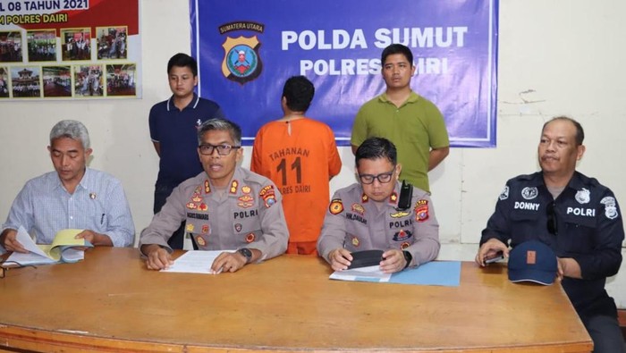 Kapolres Dairi AKBP Agus Bahari Parama Artha saat menyampaikan konferensi pers soal penghinaan suku Pakpak. (Dok. Polres Dairi)
