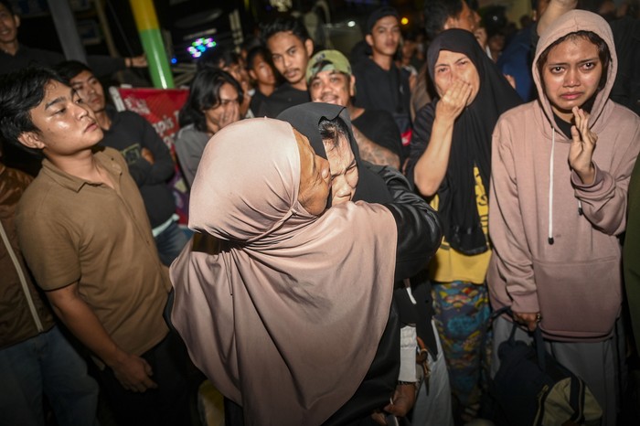 Momen Haru saat Rombongan SMK Lingga Kencana Ditemukan dalam Pelukan Hangat