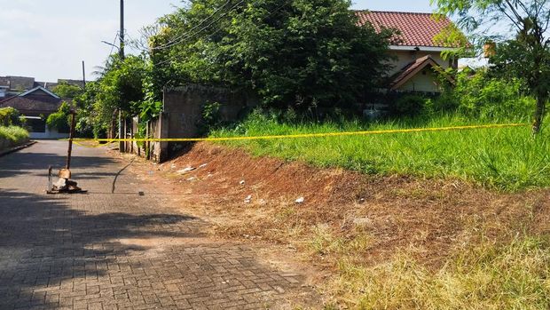 Lokasi penemuan mayat pria terbungkus sarung di Tangsel (Fawdi-detikcom)