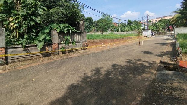 Lokasi Penemuan Mayat Terbungkus Sarung di Pamulang Dipasangi Garis Polisi