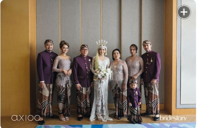 Pernikahan penyanyi Mahalini Raharja dan anak komedian Sule, Rizky Febian pada Jumat (10/5/2024) menjadi sorotan. Pelantun lagu Sial itu pun memutuskan pindah agama mengikuti kepercayaan Rizky Febian. Mahalini juga mendapatkan restu dan dukungan dari keluarganya termasuk dengan kedua kakaknya. Foto: Dok. AXIOO via Instagram Mahalini