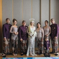 Pernikahan penyanyi Mahalini Raharja dan anak komedian Sule, Rizky Febian pada Jumat (10/5/2024) menjadi sorotan. Pelantun lagu Sial itu pun memutuskan pindah agama mengikuti kepercayaan Rizky Febian. Mahalini juga mendapatkan restu dan dukungan dari keluarganya termasuk dengan kedua kakaknya. Foto: Dok. AXIOO via Instagram Mahalini