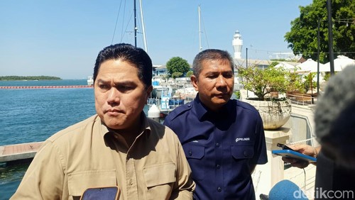 Menteri BUMN Erick Thohir dan Dirut PT Pelindo Arif Suhartono saat ditemui di Pelabuhan Benoa, Bali, Minggu (12/5/2024). (Ni Made Lastri Karsiani Putri/detikBali)