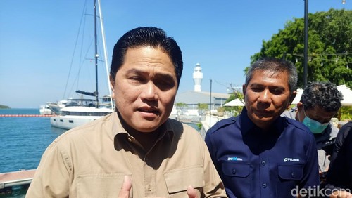 Menteri BUMN Erick Thohir dan Dirut PT Pelindo Arif Suhartono saat ditemui di Pelabuhan Benoa, Bali, Minggu (12/5/2024). (Ni Made Lastri Karsiani Putri/detikBali)