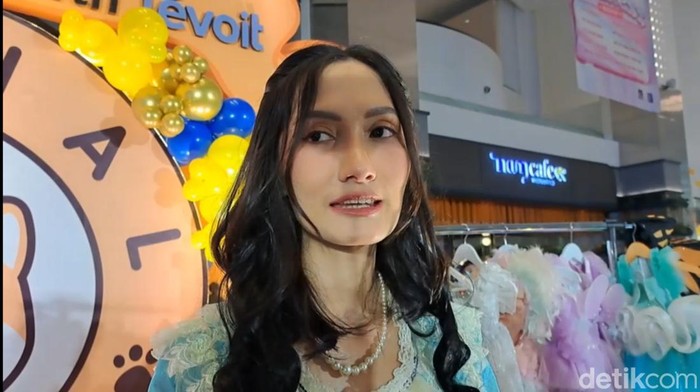 Nena Indira gelar pesta ulang tahun anabulnya yang sudah mati.