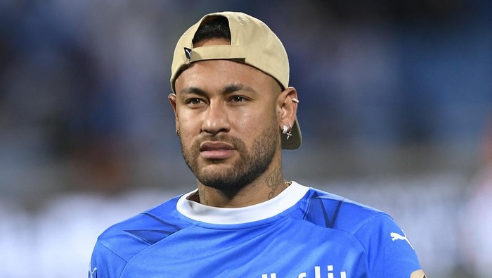 Soccer Football - Saudi Pro League - Al Hilal v Al Hazem - Prince Faisal Bin Fahd Stadium, Riyadh, Saudi Arabia - May 11, 2024 Neymar walks on the pitch after Al Hilal win the Saudi Pro League REUTERS/Stringer