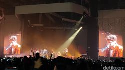 Niall Horan Bawa Vibes One Direction saat Konser di Jakarta
