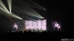 Niall Horan Bawa Vibes One Direction saat Konser di Jakarta