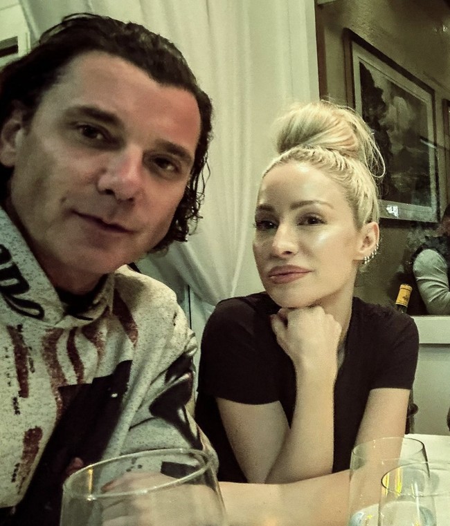 Rossdale dan Xhoana X mulai berkencan pada 2023. Penyanyi ‘Glycerine’ itu membuat hubungan mereka resmi di Instagram pada Maret 2024 saat ia memposting foto keduanya sedang makan malam. Hei, akhirnya bisa makan malam ulang tahun dengan gadis saya @xhoana_x, semoga tahunmu penuh dengan keajaiban , tulisnya sebagai keterangan. Foto: Instagram/@gavinrossdale