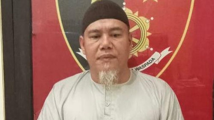Pelaku yang membacok kakek di Lampung saat ditangkap polisi.