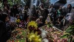 Tangis dan Doa di Pusara Terakhir Korban Kecelakaan Bus Maut Subang