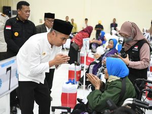 Lepas 440 Jemaah Haji Kloter Pertama, Ini Pesan Pj Gubernur Jabar