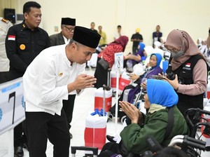 Lepas 440 Jemaah Haji Kloter Pertama, Ini Pesan Pj Gubernur Jabar
