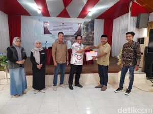 KPU Selayar Nyatakan Berkas Bapaslon Independen Rahman-Marowa Penuhi Syarat