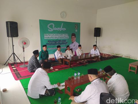 Rapat Pleno DPC PKB Kabupaten Magelang di Ponpes Nurul Hasan memutuskan mantan Wakil Bupati Magelang Edi Cahyana sebagai calon Bupati Magelang di Pilkada 2024, Minggu (12/5/2024).