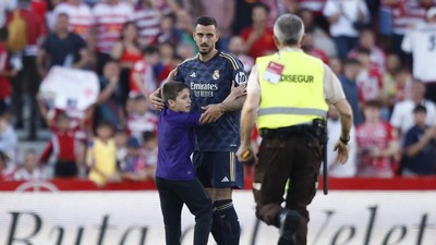 Real Madrid Dijamu Granada: Guard of Honour hingga Penyusup Lapangan