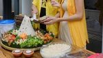 Romantisnya Dimas Anggara dan Nadine Chandrawinata Saat Makan Bersama