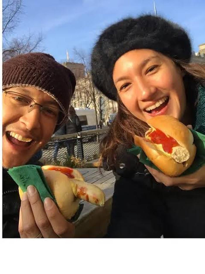 Romantisnya Dimas Anggara dan Nadine Chandrawinata Saat Makan Bersama Romantisnya Dimas Anggara dan Nadine Chandrawinata Saat Makan Bersama