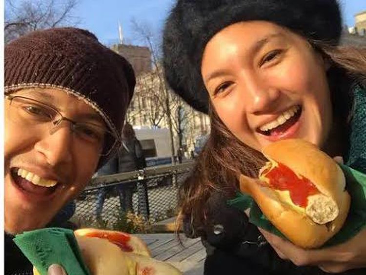Romantisnya Dimas Anggara dan Nadine Chandrawinata Saat Makan Bersama