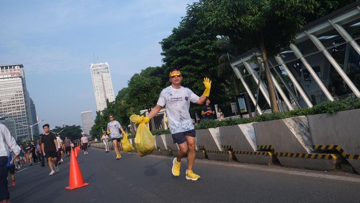 Suasana Persiapan Jelang Maybank Marathon 2024 PT Bank Maybank Indonesia, Tbk. (Maybank Indonesia) memulai rangkaian kegiatan Road to Maybank Marathon 2024, di Kawasan GBK, Jakarta, Minggu (12/5/2024).