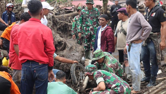 Korban Meninggal Akibat Banjir Bandang di Sumbar Jadi 27 Orang