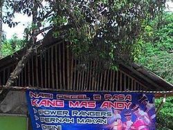 Tulisan Kocak di Tempat Jualan, Semangat Kerjanya!