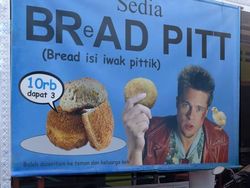 Tulisan Kocak di Tempat Jualan, Semangat Kerjanya!