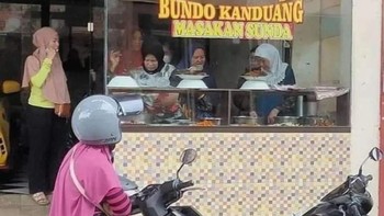 Nama tempatnya Bundo Kanduang tapi masakan Sunda. Foto: X/nocontextwarung