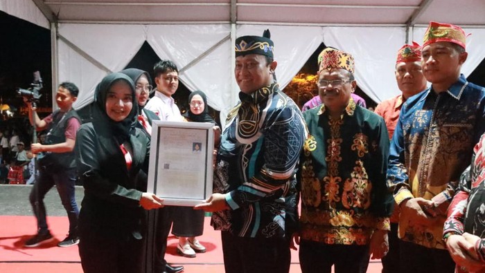 Wakil Gubernur Kalimantan Tengah Edy Pratowo membuka Kalteng Expo Tahun 2024. Kegiatan ini digelar pada 11-15 Mei 2024 di Area Pameran Temanggung Tilung, Palangka Raya.