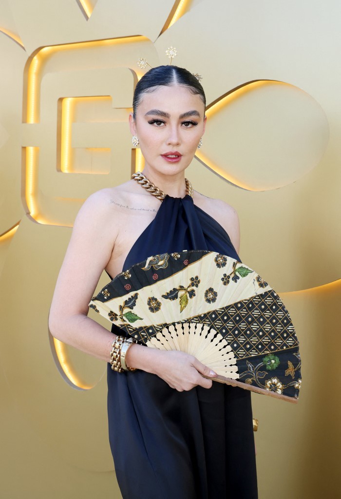 Agnez Mo LOS ANGELES, CALIFORNIA - MAY 11: (L-R) Agnez Mo and Bing Chen attend Gold Gala 2024 at The Music Center on May 11, 2024 in Los Angeles, California. Rodin Eckenroth/Getty Images for Gold House/AFP (Photo by Rodin Eckenroth / GETTY IMAGES NORTH AMERICA / Getty Images via AFP)