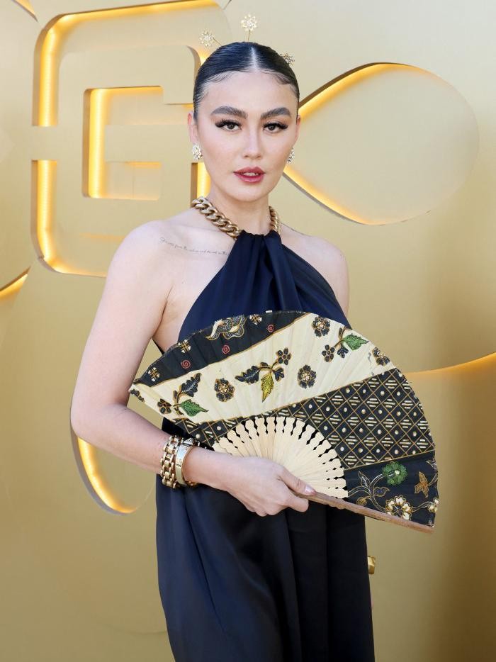 Agnez Mo LOS ANGELES, CALIFORNIA - MAY 11: (L-R) Agnez Mo and Bing Chen attend Gold Gala 2024 at The Music Center on May 11, 2024 in Los Angeles, California. Rodin Eckenroth/Getty Images for Gold House/AFP (Photo by Rodin Eckenroth / GETTY IMAGES NORTH AMERICA / Getty Images via AFP)