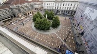 Puluhan Peti Mati Penuhi Alun-alun di Milan, Ada Apa?